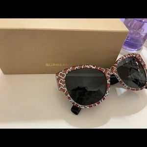 women’s Authentic Burberry sunglasses with box